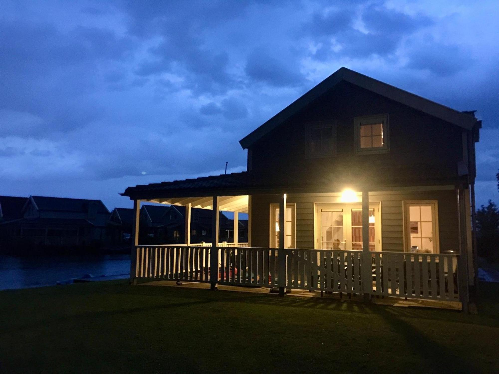 Holiday Home On The Water With Veranda Simonshaven ภายนอก รูปภาพ