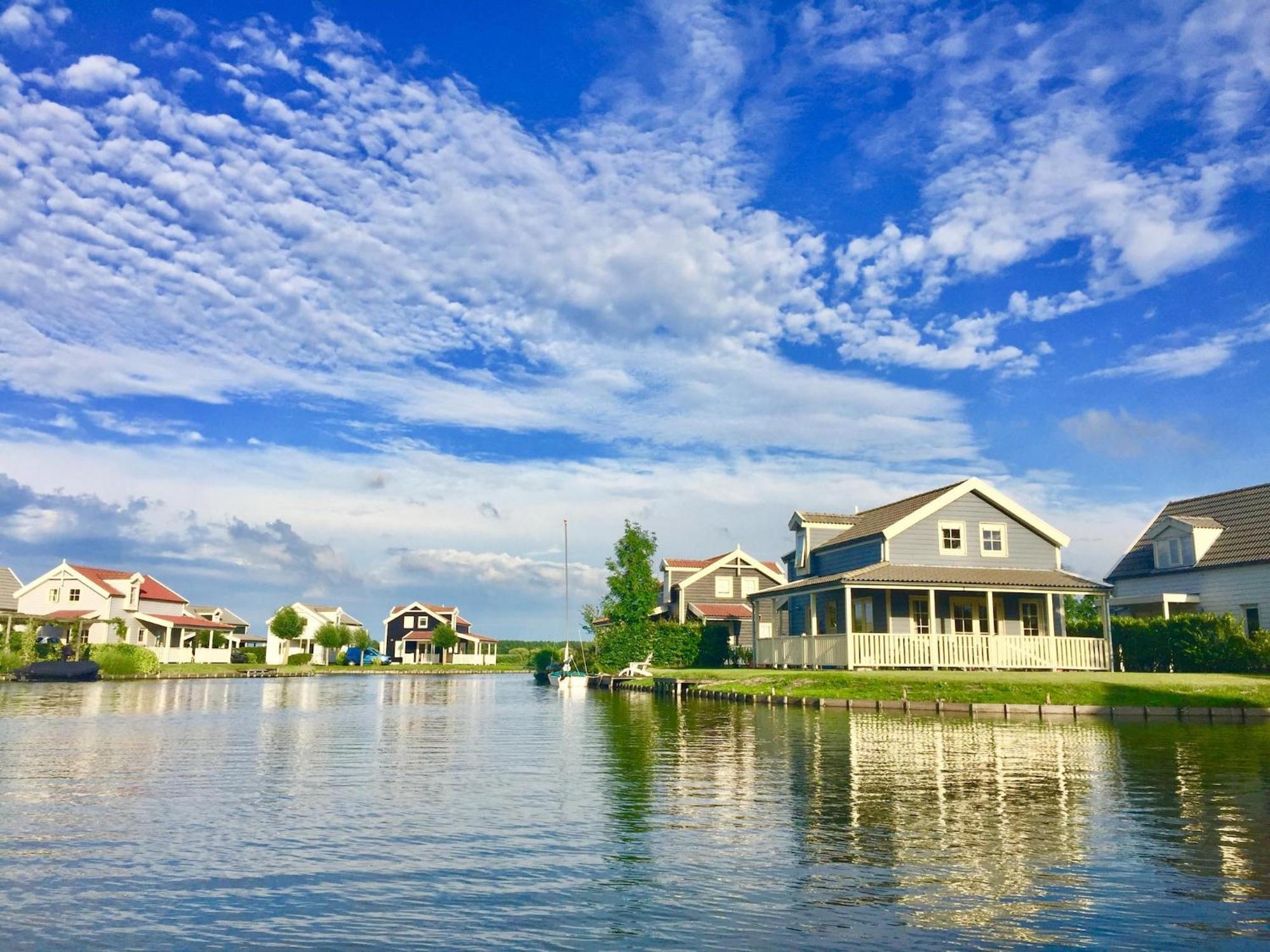 Holiday Home On The Water With Veranda Simonshaven ภายนอก รูปภาพ