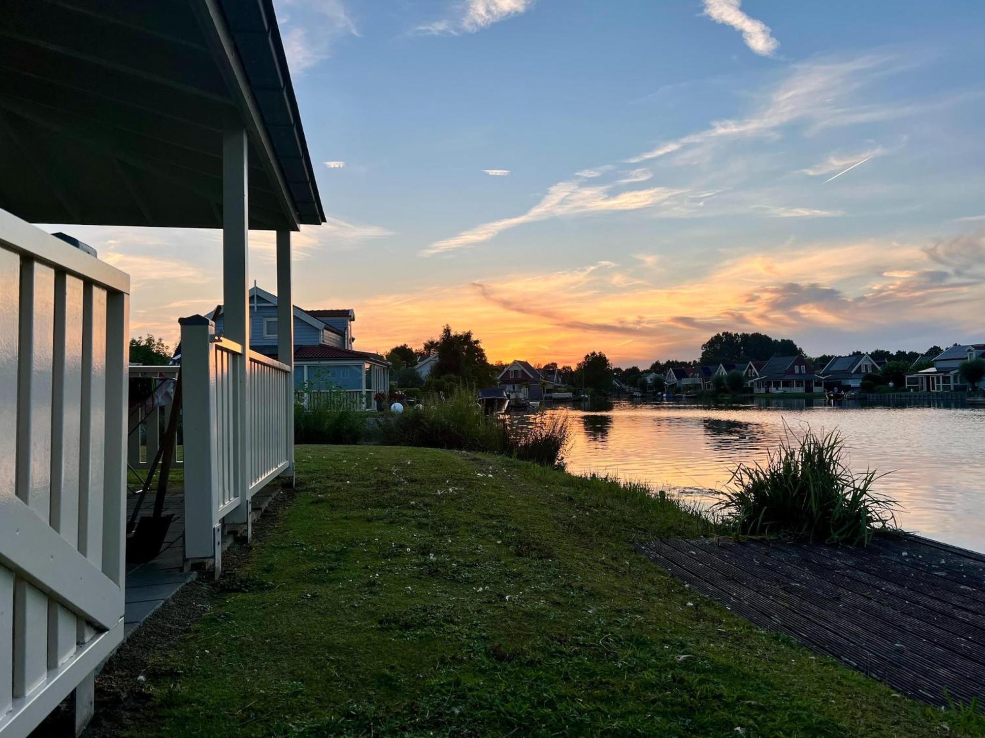 Holiday Home On The Water With Veranda Simonshaven ภายนอก รูปภาพ